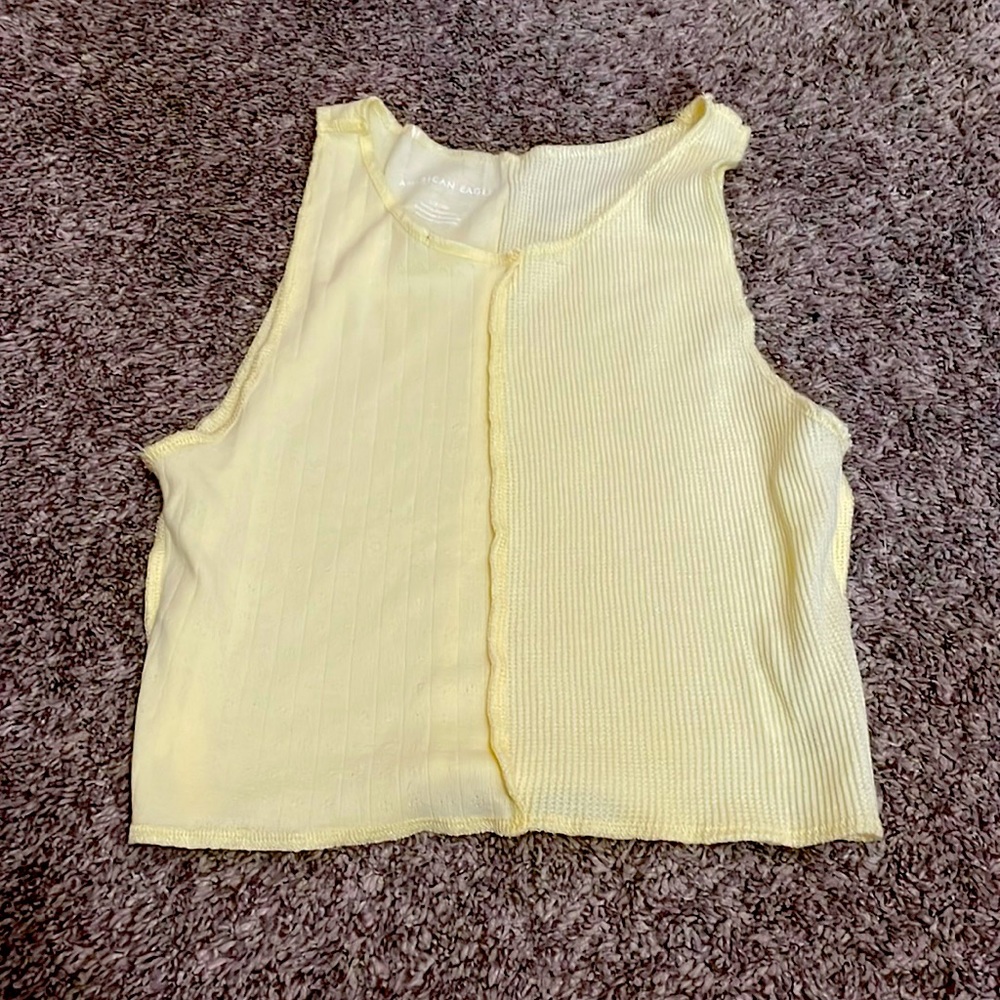 Never Worn American Eagle crop top!!! Very comfy and loose!